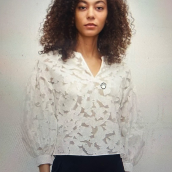 Club Monaco Tops - Club Monaco / Sculptured Sleeve Blouse / Size: M